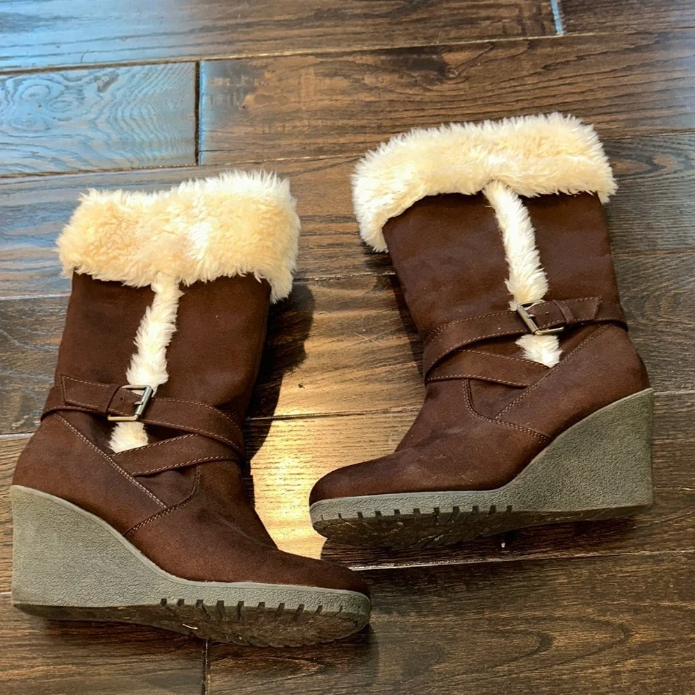 Vintage American Eagle Brown Faux Fur Lined Wedge Boots size 10